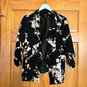 Floral fly-away blazer